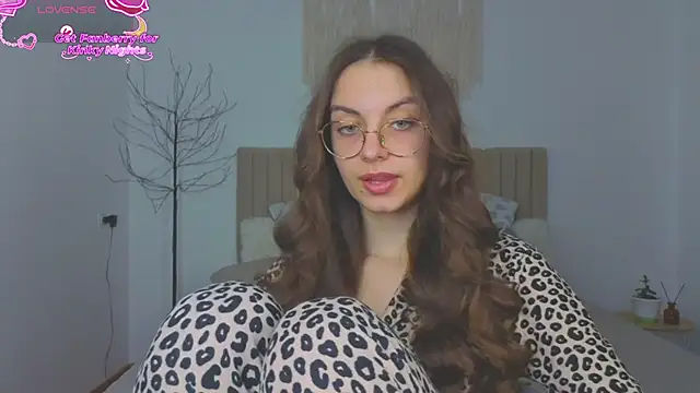 Real cutie1 online show from December 2, 2025, 2:01 pm