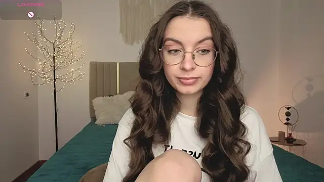 Real cutie1 online show from April 3, 2026, 1:09 pm