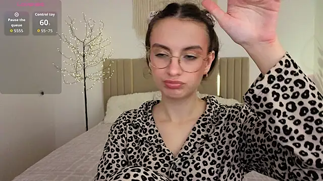 Real cutie1 online show from June 16, 2026, 12:52 pm
