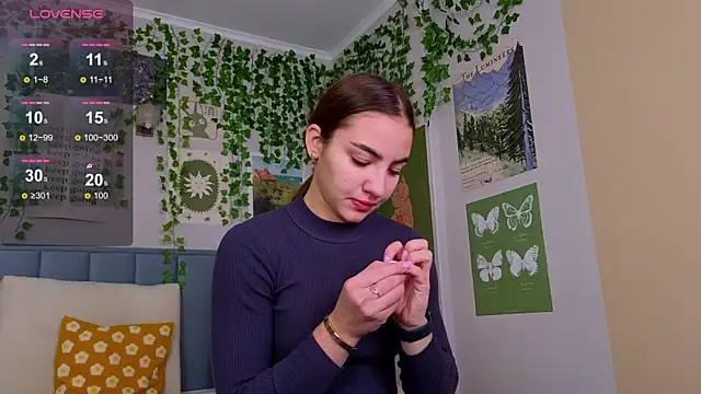 Ashley Pierce online show from October 15, 2025, 4:12 am