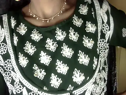 Snapshot of zara_Khan0 chatting on September 27, 2025, 5:18 pm zara Khan0 online show from September 27, 2025, 5:18 pm