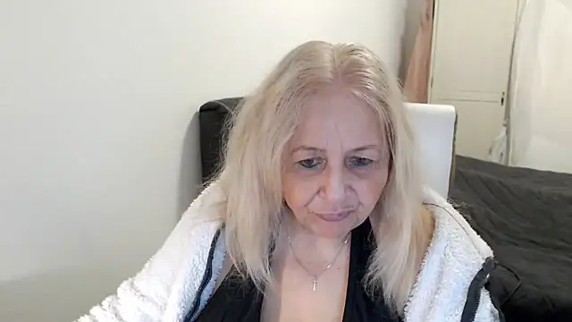 Snapshot of SusiLifeXXX chatting on May 20, 2026, 8:04 pm SusiLifeXXX online show from May 20, 2026, 8:04 pm