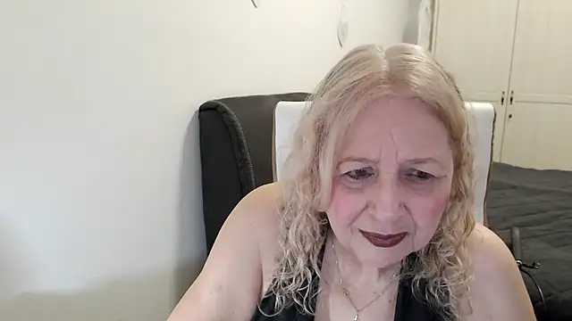 Snapshot of SusiLifeXXX chatting on May 24, 2026, 8:03 pm SusiLifeXXX online show from May 24, 2026, 8:03 pm