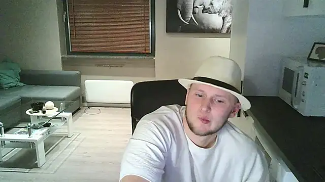 Dartanjanas13 online show from October 31, 2025, 8:10 pm