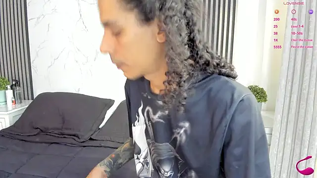 Snapshot of JackAndRosse_ chatting on June 25, 2026, 1:37 pm JackAndRosse online show from June 25, 2026, 1:37 pm