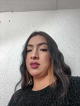 iamvalenn online show from November 4, 2025, 8:08 pm