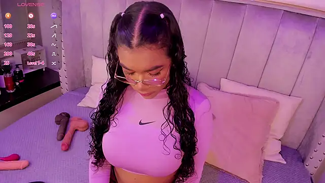 Seshat Hitt online show from November 6, 2025, 3:29 am