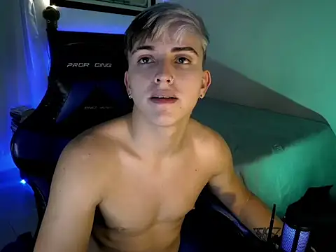 Justin trevor1 online show from April 29, 2026, 4:05 am