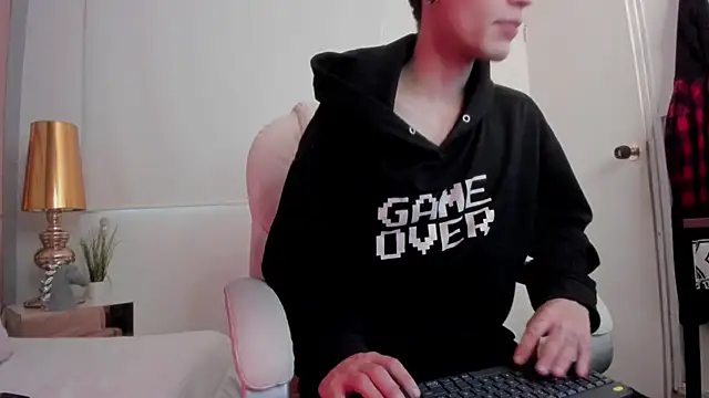Snapshot of dark_sun302 chatting on October 15, 2025, 9:48 pm dark sun302 online show from October 15, 2025, 9:48 pm