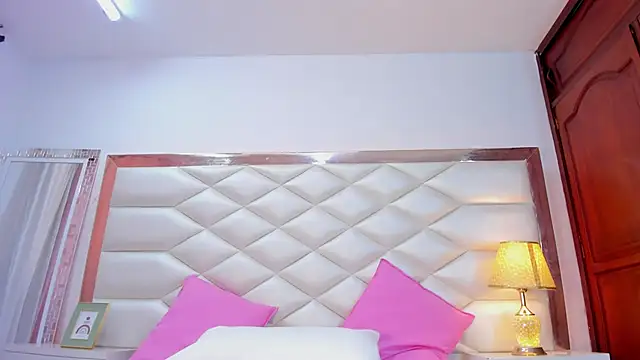 KarinaGomezxxx online show from October 9, 2025, 1:42 pm