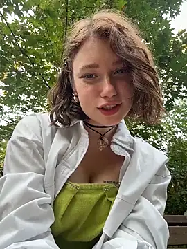 Snapshot of lucy-joy chatting on September 21, 2025, 12:18 pm lucy-joy online show from September 21, 2025, 12:18 pm