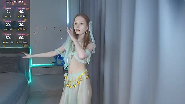 FoxyMira online show from November 4, 2025, 1:21 pm