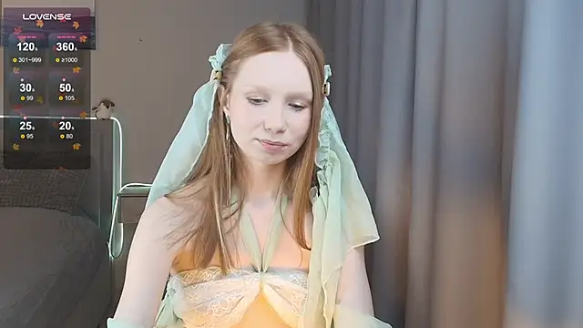 FoxyMira online show from November 28, 2025, 1:25 pm