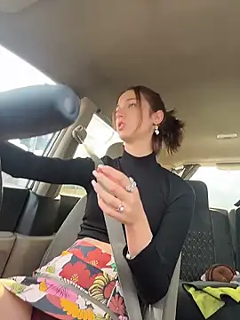 DollyTall online show from September 18, 2025, 9:55 am