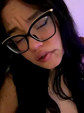 Emily Taylor2 online show from November 6, 2025, 2:56 am