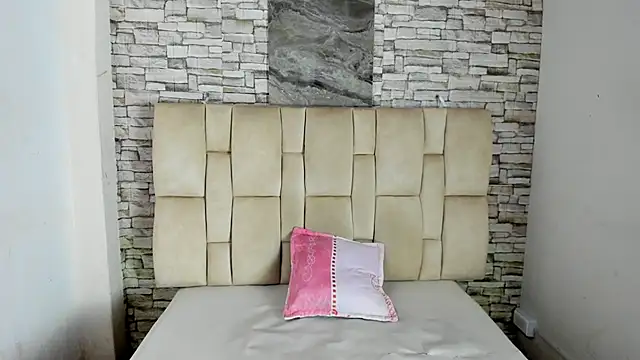 Celesste doll online show from December 4, 2025, 1:20 pm