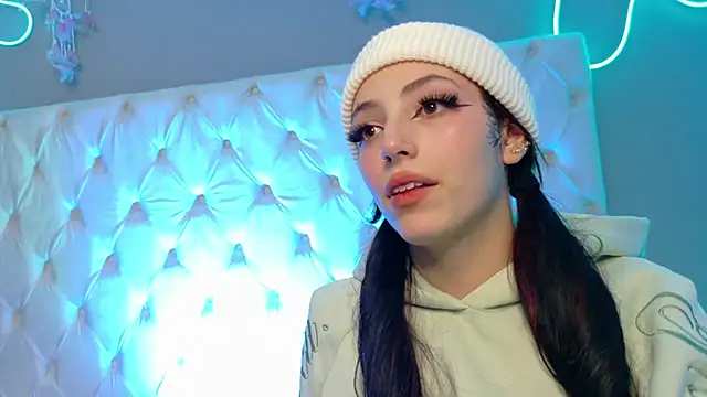 Megan  cole1 online show from November 7, 2025, 3:39 am