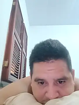 Snapshot of reguetones92 chatting on September 8, 2025, 6:40 pm reguetones92 online show from September 8, 2025, 6:40 pm