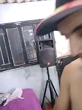 miroqui143 online show from October 10, 2025, 12:42 am