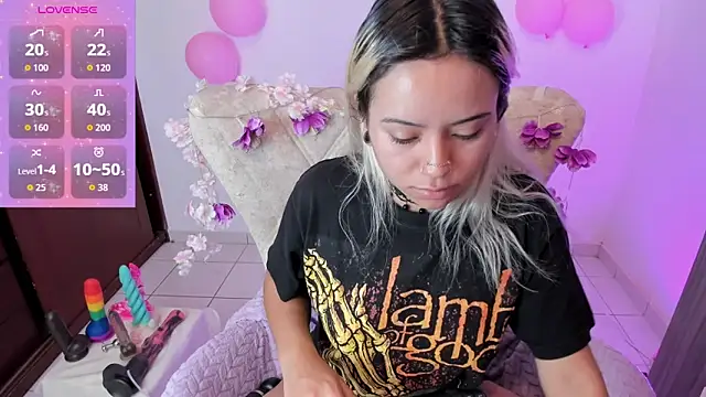 Nataliahenao69 online show from October 30, 2025, 3:24 pm