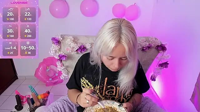 Nataliahenao69 online show from November 20, 2025, 3:12 pm