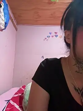 kiittyselenita online show from April 18, 2026, 7:58 pm