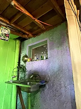 kiittyselenita online show from April 22, 2026, 3:24 pm