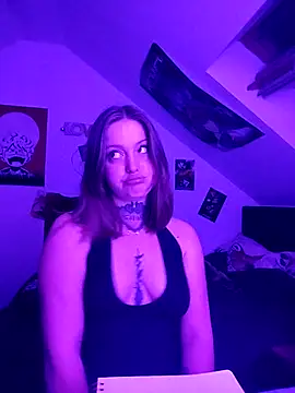 Amatrice X online show from May 7, 2026, 9:53 pm