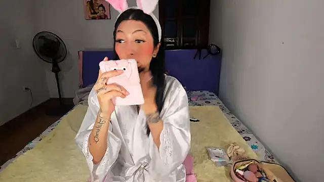 Snapshot of Anais_lux chatting on May 5, 2026, 12:07 am Anais lux online show from May 5, 2026, 12:07 am
