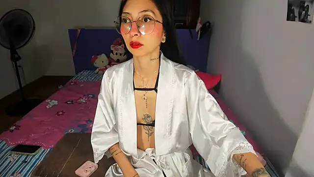 Snapshot of Anais_lux chatting on May 22, 2026, 12:18 am Anais lux online show from May 22, 2026, 12:18 am