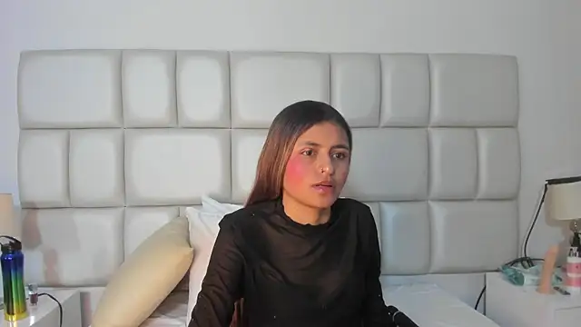 sunnyWhitee online show from April 6, 2026, 7:26 pm