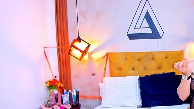 violet sweet19 online show from October 30, 2025, 1:18 am