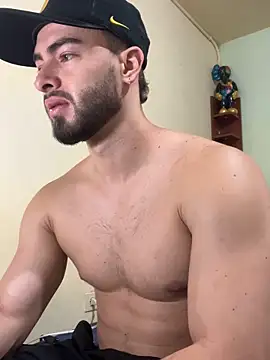 Snapshot of MaxDell chatting on November 30, 2025, 8:35 pm MaxDell online show from November 30, 2025, 8:35 pm