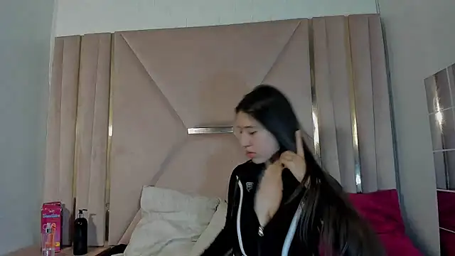 venusmorgan online show from September 24, 2025, 2:42 pm