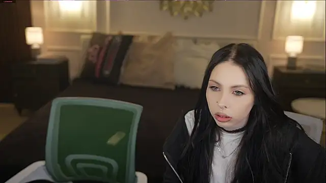 VivianSweet  online show from April 14, 2026, 10:32 am