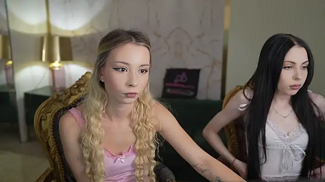 VivianSweet  online show from April 22, 2026, 10:28 am