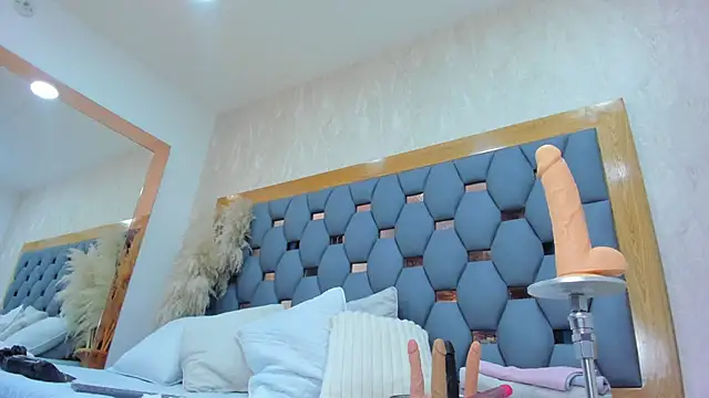 crystal sm online show from April 11, 2026, 3:11 am