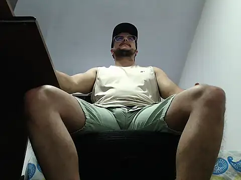 Snapshot of cloudsxxx chatting on December 16, 2025, 2:11 pm cloudsxxx online show from December 16, 2025, 2:11 pm