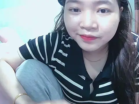 Snapshot of Lily3322 chatting on September 28, 2025, 3:17 pm Lily3322 online show from September 28, 2025, 3:17 pm