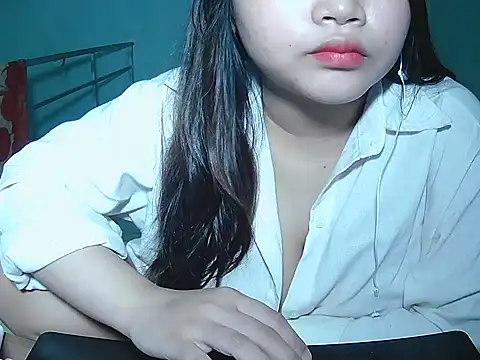 Snapshot of Lily3322 chatting on April 21, 2026, 12:56 am Lily3322 online show from April 21, 2026, 12:56 am