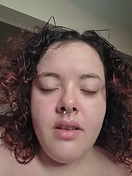 nuttiebuddy1 online show from May 19, 2026, 1:17 pm