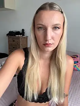 Snapshot of NattieBoo chatting on July 2, 2026, 9:59 am NattieBoo online show from July 2, 2026, 9:59 am