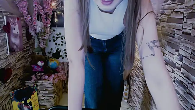 Amanda Bright  online show from October 3, 2025, 6:32 am