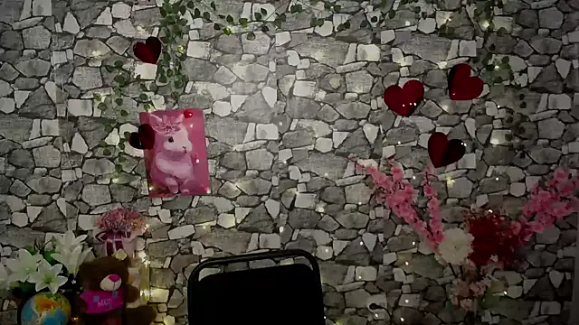 Amanda Bright  online show from November 19, 2025, 6:13 am