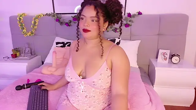Alanaa Gomez online show from October 3, 2025, 12:35 pm