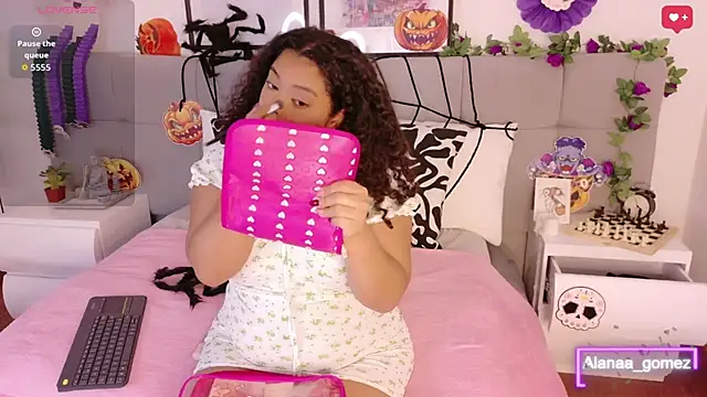 Alanaa Gomez online show from October 9, 2025, 12:14 pm