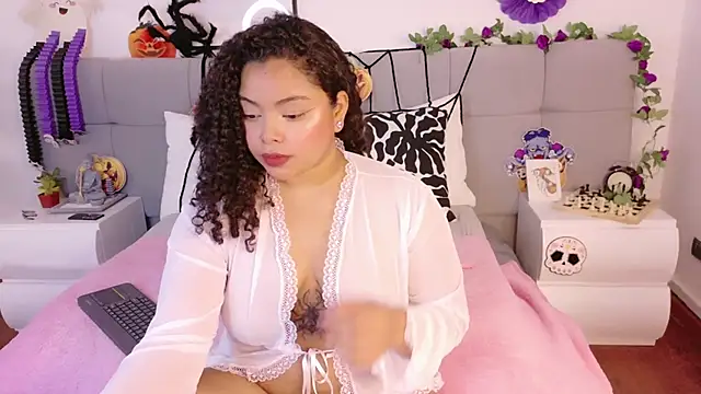 Alanaa Gomez online show from October 12, 2025, 3:00 pm