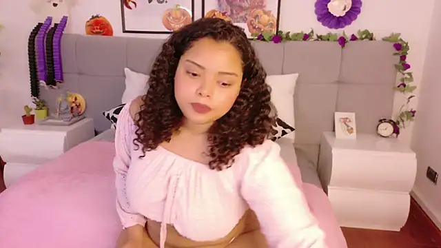 Alanaa Gomez online show from October 21, 2025, 9:04 pm