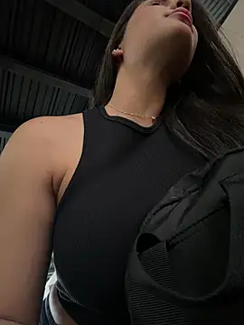 BellaLeclair online show from April 1, 2026, 10:51 pm