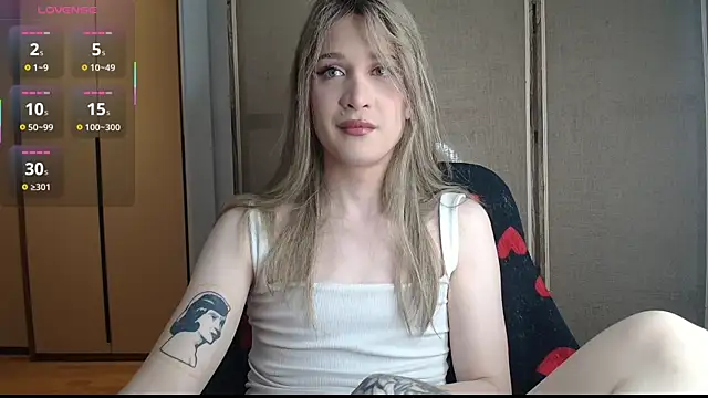 Snapshot of Crystal_Valentine chatting on June 16, 2026, 3:36 pm Crystal Valentine online show from June 16, 2026, 3:36 pm